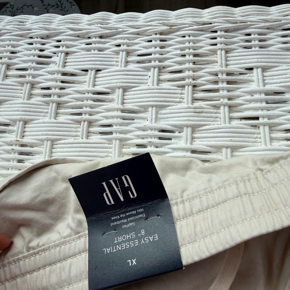 GAP Classic Beige Shorts XL